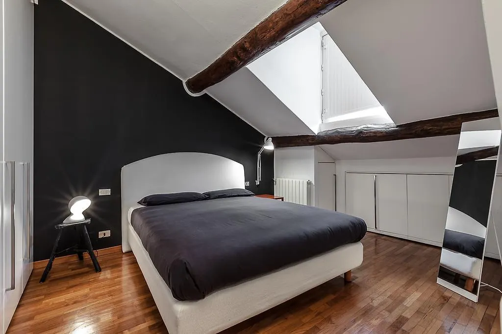 Apartment Corsocomootto Milan Italy