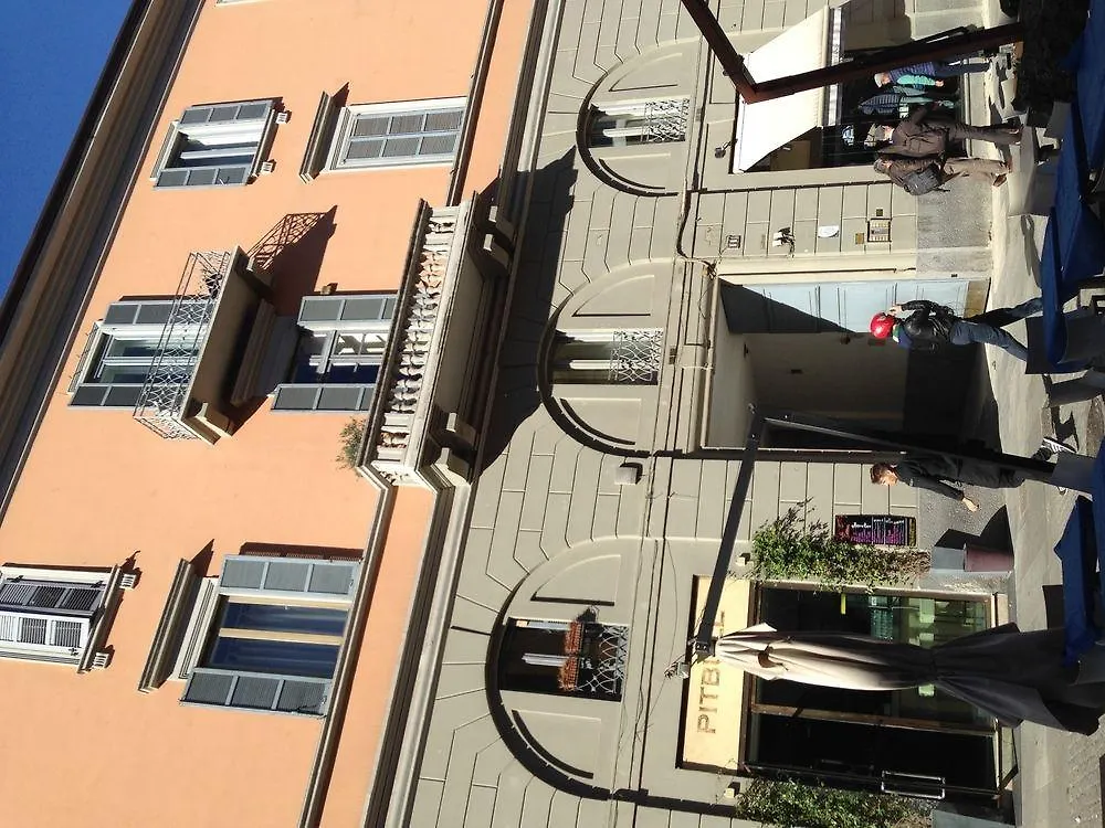 Corsocomootto Milan 0*,